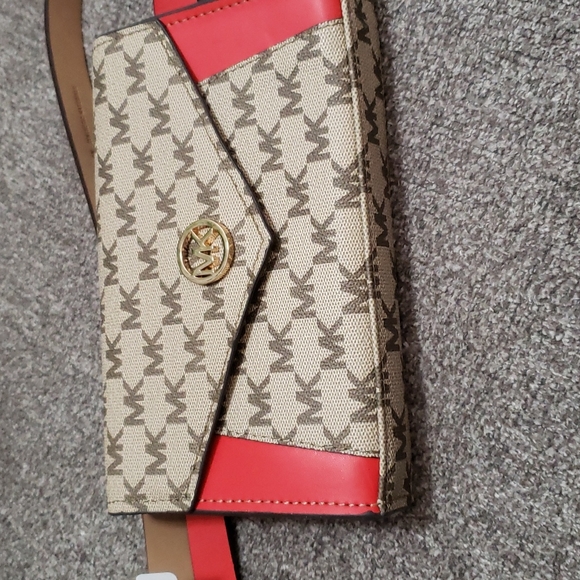 MK Belt with pouch - Picture 2 of 3